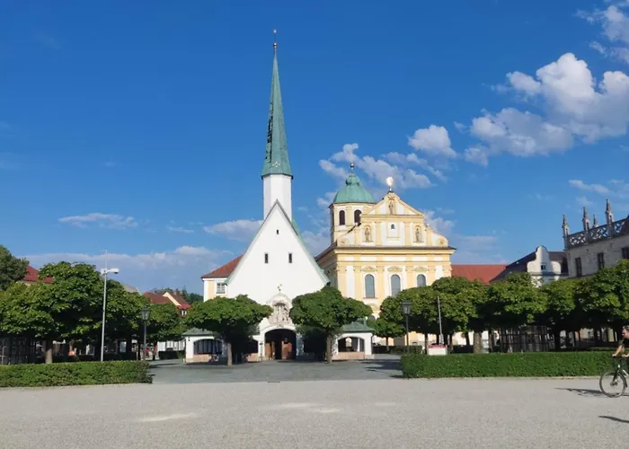 Enzian - Naehe Kapellplatz - Oeffentlicher Parkplatz - Aufzug * Альтёттинг