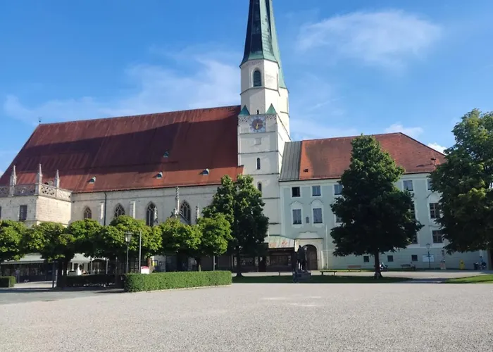 Enzian - Naehe Kapellplatz - Oeffentlicher Parkplatz - Aufzug *